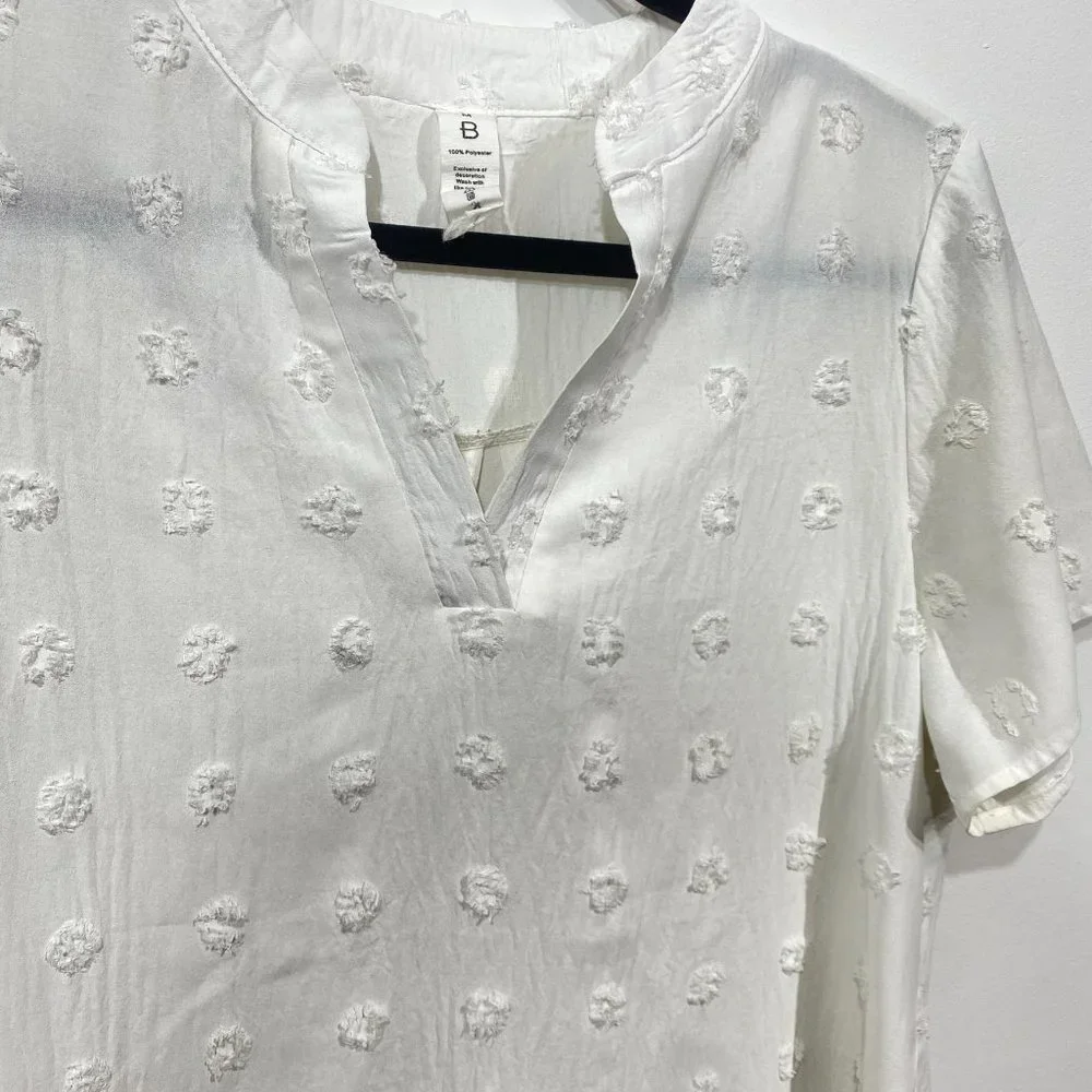 Nordstrom white V-neck Chiffon polka dot Tee Shirt, Size M - Picture 2 of 4